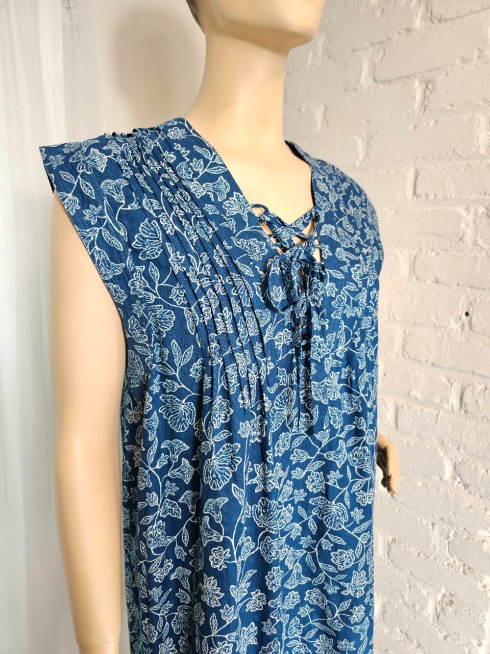 Faherty x b.Yellowtail Cameo Cove Dress Navy Plains Floral Size M NWT - Picture 2 of 8